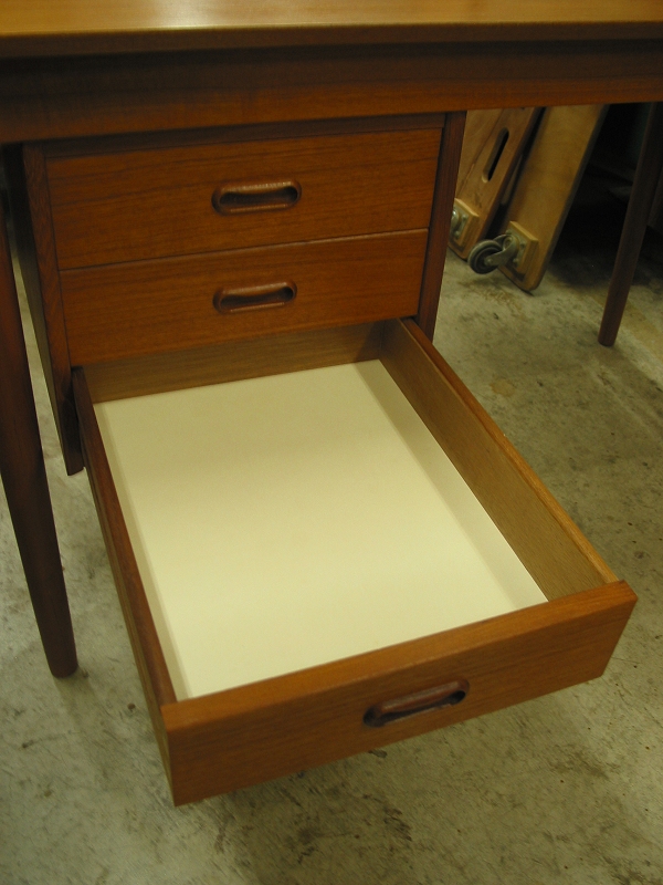 kƋ@Arne vodder(Al Hb^[) DeskifXNj