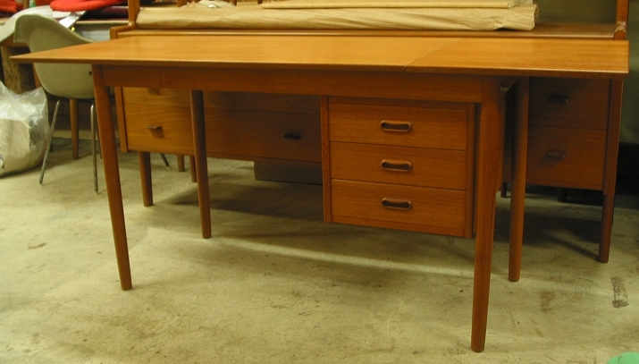 kƋ@Arne vodder(Al Hb^[) DeskifXNj