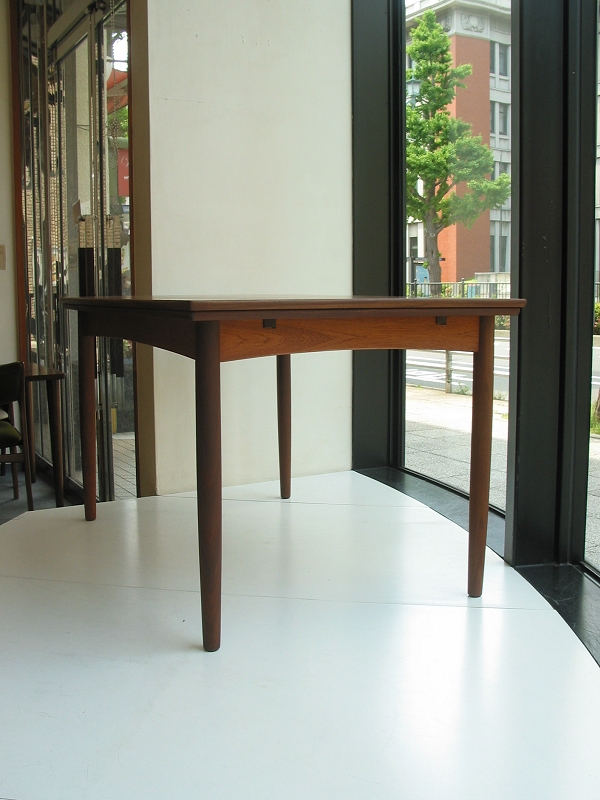 �k���Ƌ�@Dining table(�_�C�j���O�e�[�u��)