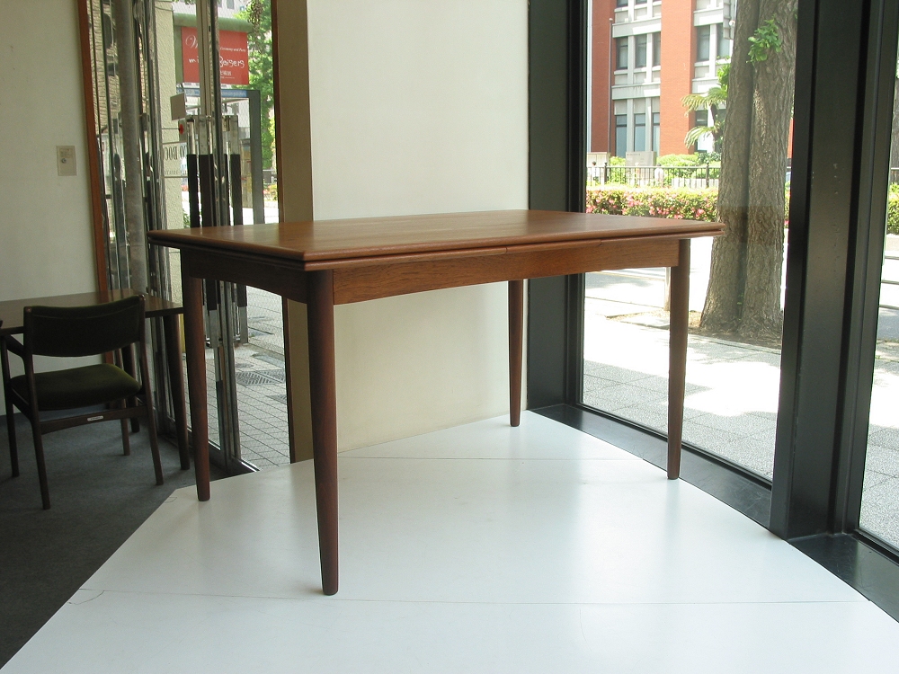 �k���Ƌ�@Dining table(�_�C�j���O�e�[�u��)