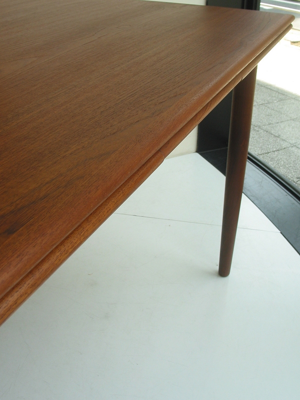 �k���Ƌ�@Dining table(�_�C�j���O�e�[�u��)