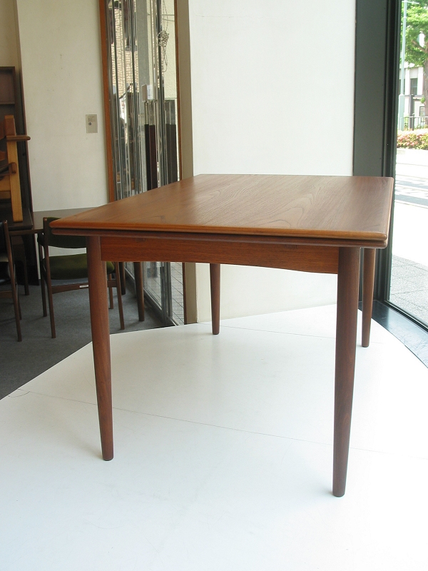 �k���Ƌ�@Dining table(�_�C�j���O�e�[�u��)