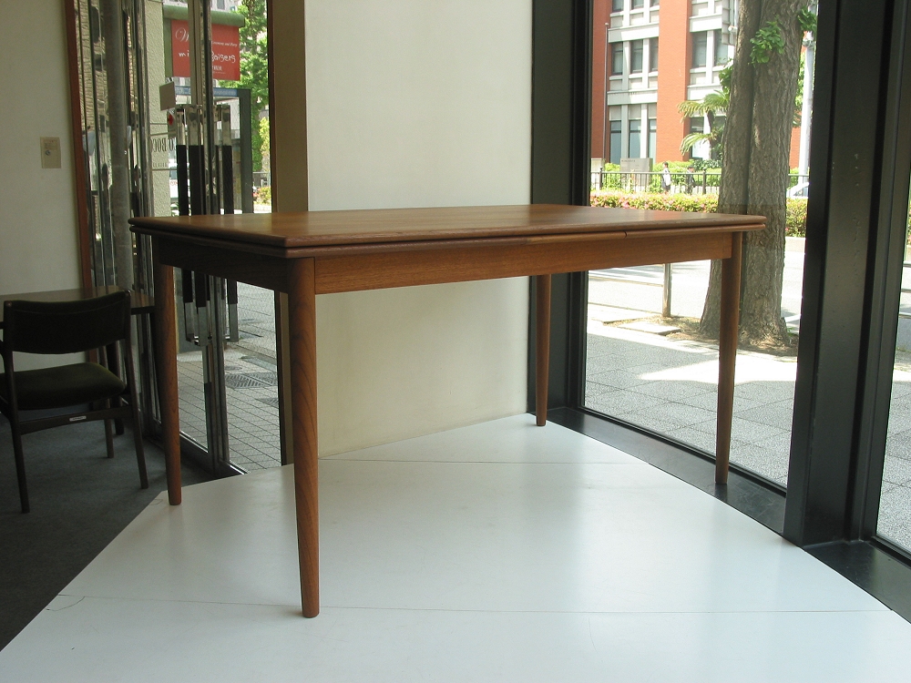 �k���Ƌ�@Dining table(�_�C�j���O�e�[�u��)