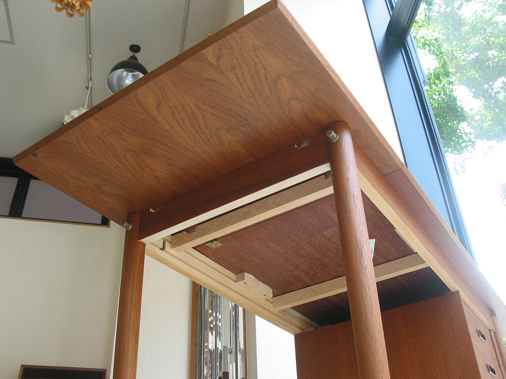 kƋ@Arne vodder(Al Hb^[) DeskifXNj