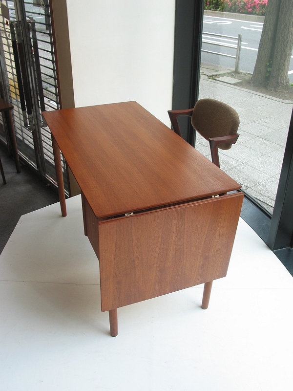 kƋ@Arne vodder(Al Hb^[) DeskifXNj