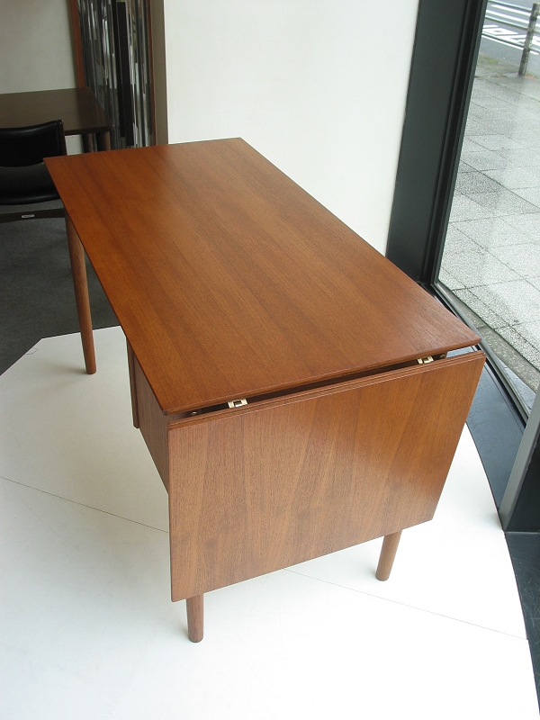 kƋ@Arne vodder(Al Hb^[) DeskifXNj