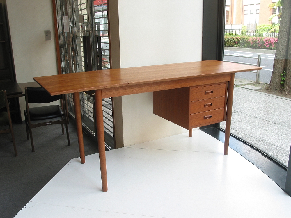 kƋ@Arne vodder(Al Hb^[) DeskifXNj