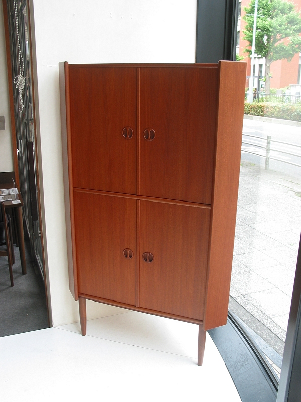 �k���Ƌ�@Corner cabinet�@�R�[�i�[�L���r�l�b�g