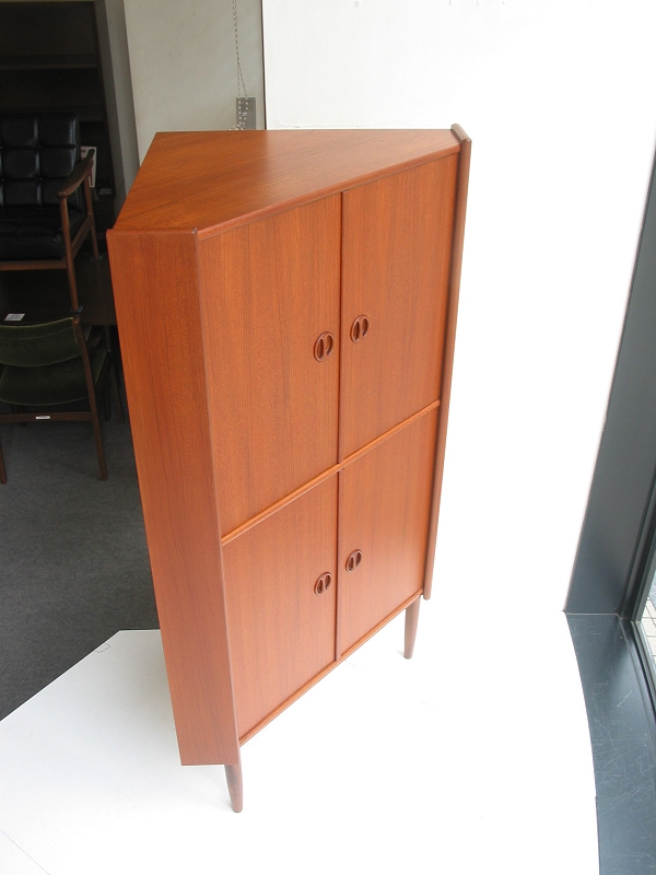 �k���Ƌ�@Corner cabinet�@�R�[�i�[�L���r�l�b�g