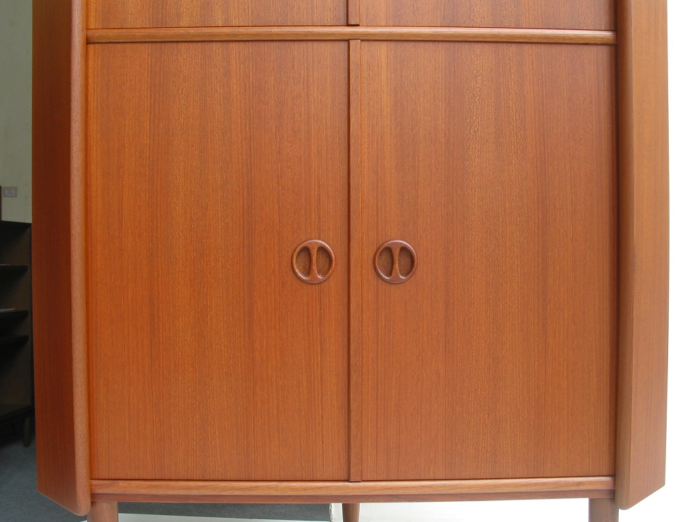 �k���Ƌ�@Corner cabinet�@�R�[�i�[�L���r�l�b�g