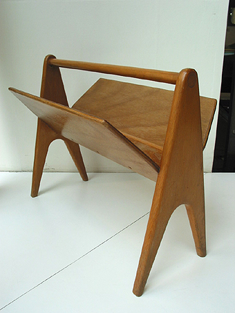Magazaine holder