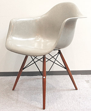 EAMES Arm Shell Dowelベース