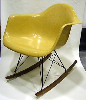 EAMES Arm Shell Rocker�x�[�X