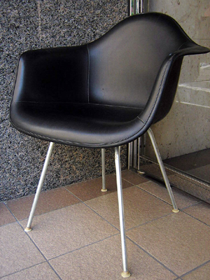 EAMES Arm Shell �g�x�[�X (BLACK)