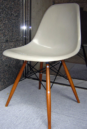 EAMES Side Shell �h�D�G���x�[�X (���C�g�O���[)