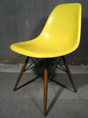 EAMES Side Shell Dowel Leg�x�[�X(�C�G���[)