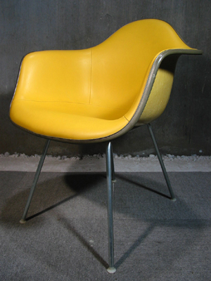 EAMES Arm Shell Hベース (nauga lether/mustard yellow)