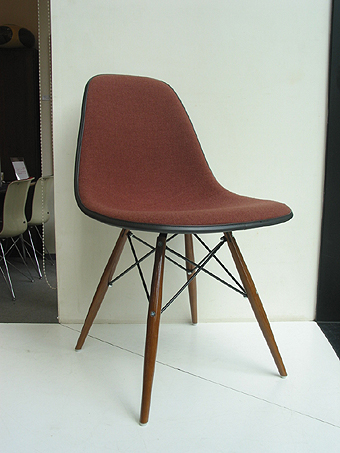 EAMES Side Shell Dowel Leg base