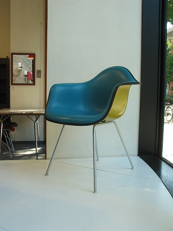 Eames arm shell Caster base