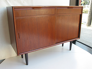 Side board