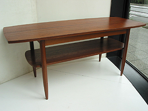Center table / �k���Ƌ� �f���}�[�N�Ƌ�