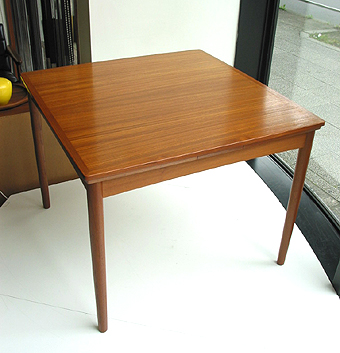 Dinning table / �k���Ƌ� �f���}�[�N�Ƌ�