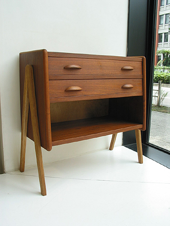 2 drawer chest / �k���Ƌ� �f���}�[�N�Ƌ�