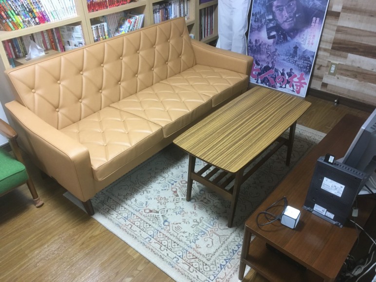カリモク60 ロビーチェア3シーター、TVボードのお届け風景