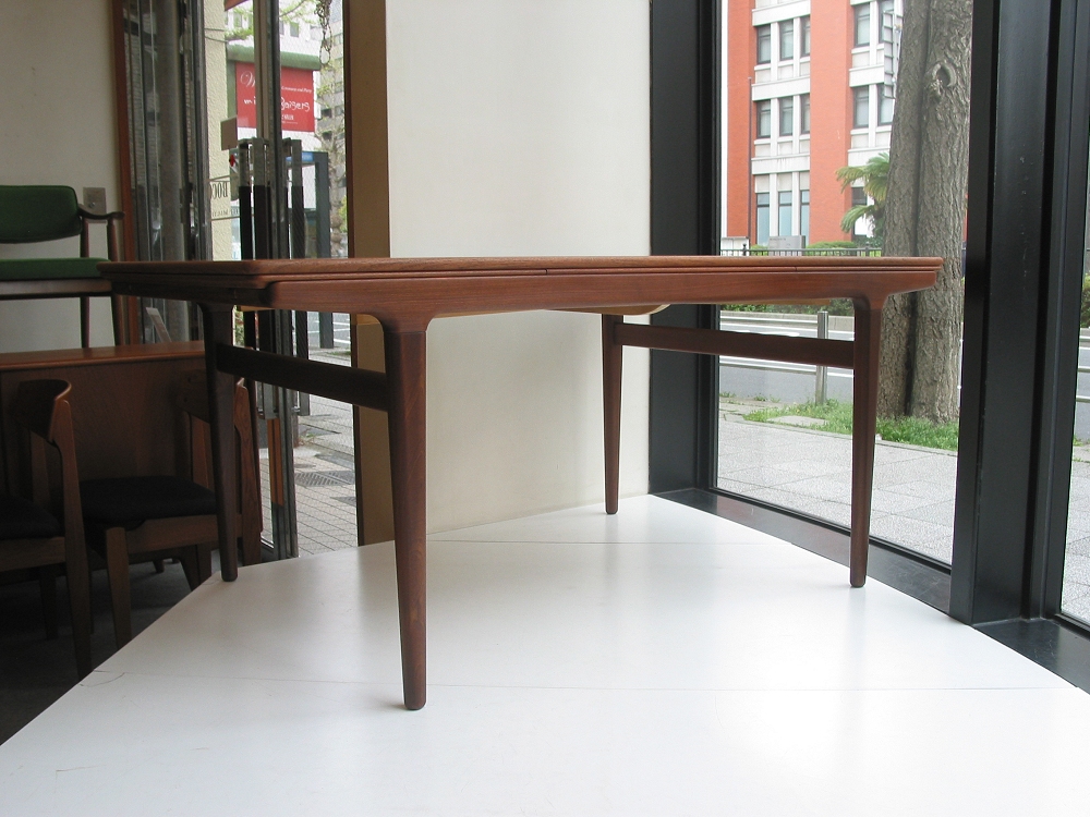 Johannes Andersen Uldum Mobelfabrik Dining table / ヨハネスアンダーセン エクステンションダイニングテーブル