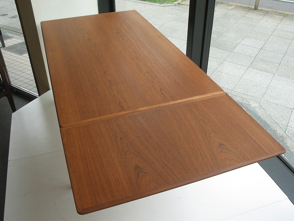 Johannes Andersen Uldum Mobelfabrik Dining table / ヨハネスアンダーセン エクステンションダイニングテーブル
