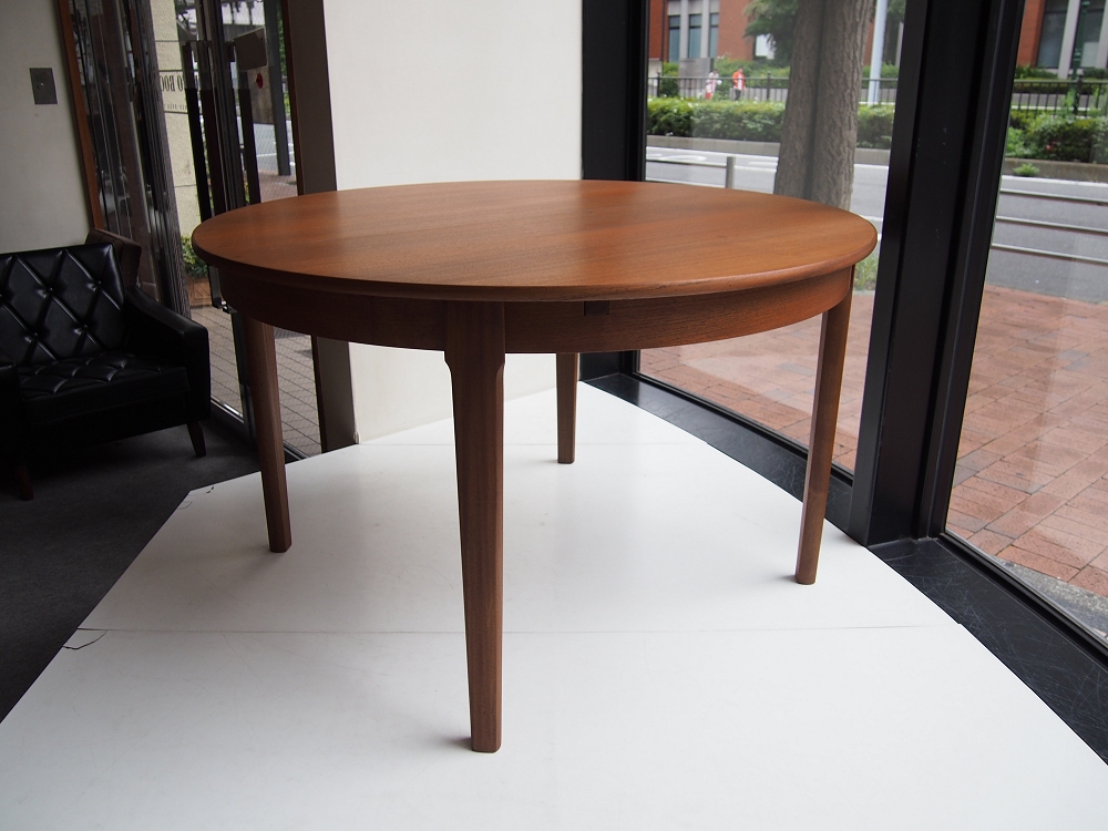 kƋ@Teak dining table