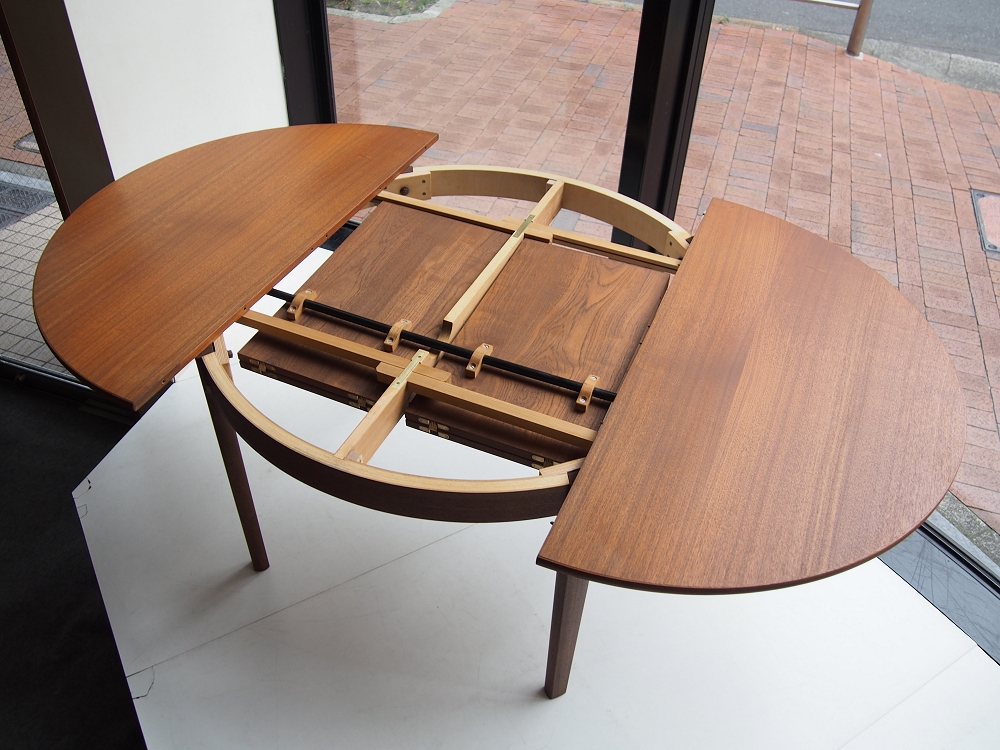 kƋ@Teak dining table