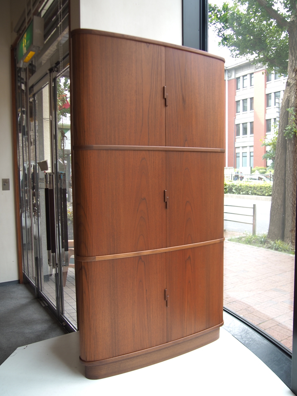 Corner cabinet 蛇腹コーナーキャビネット ビンテージ北欧家具 « 過去