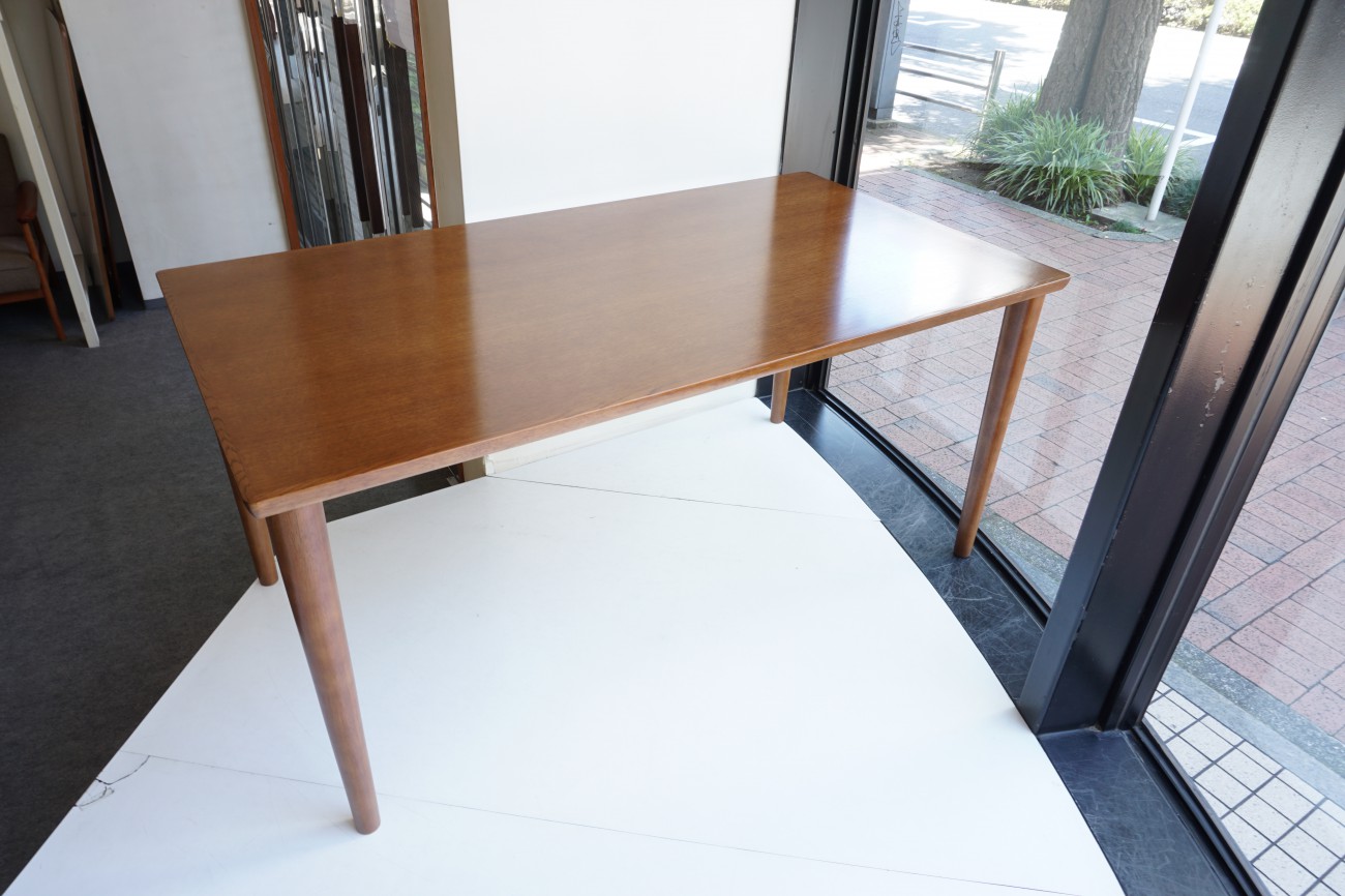 ウォ－ルナット色(W1500)] カリモク60のダイニングテーブルはDECO-BOCO