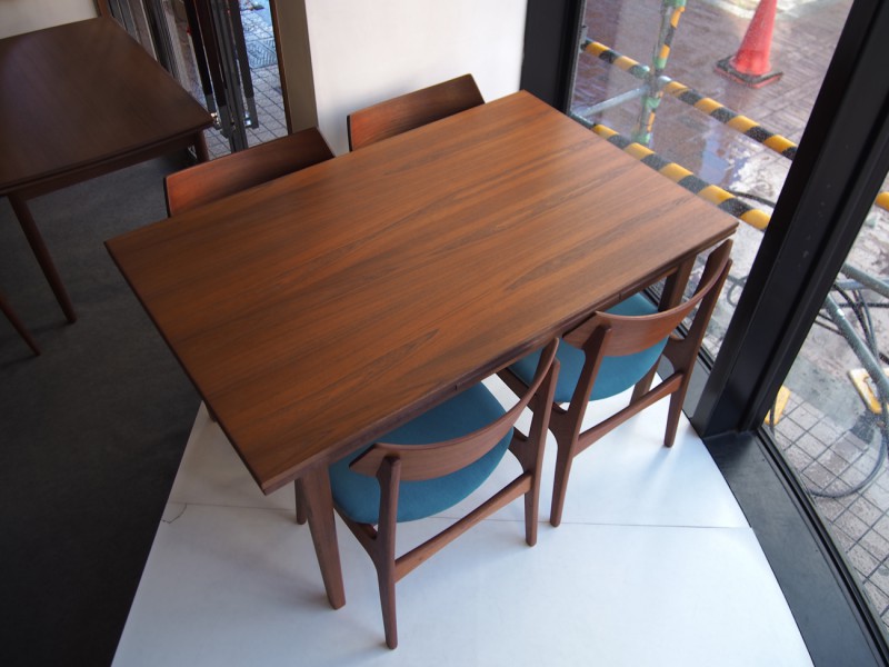 チーク　エクステンションダイニングテーブル　ビンテージ北欧家具 Dining table