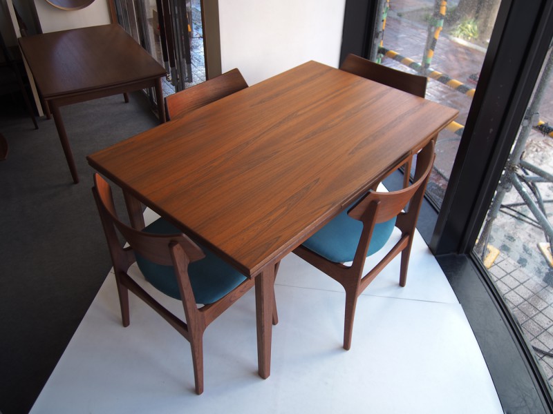 チーク　エクステンションダイニングテーブル　ビンテージ北欧家具 Dining table