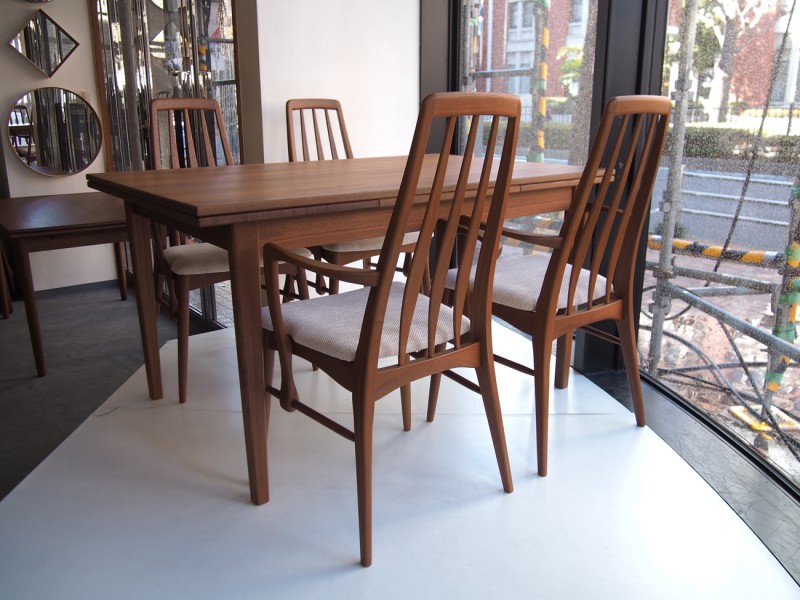 チーク　エクステンションダイニングテーブル　ビンテージ北欧家具 Dining table