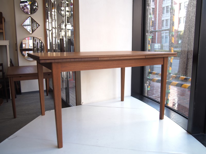 チーク　エクステンションダイニングテーブル　ビンテージ北欧家具 Dining table