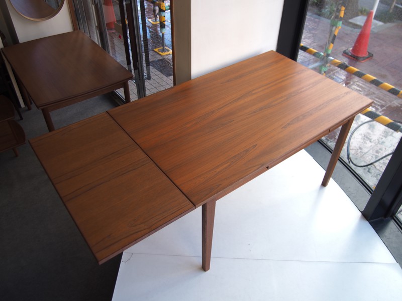 チーク　エクステンションダイニングテーブル　ビンテージ北欧家具 Dining table