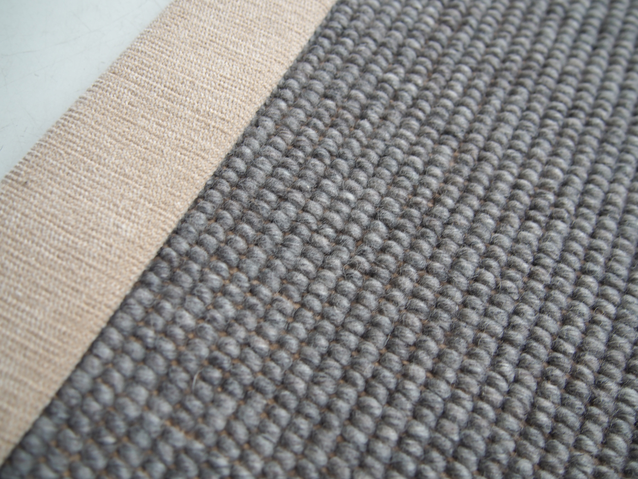 ORNAMENTRUGヴィンテージクラシックデザインベルギー産ラグブラックグレー ORNAMENTRUGヴィンテージクラシックデザインベルギー産ラグブラック