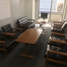 カリモク60 Kチェア、カフェテーブル1200のお届け風景