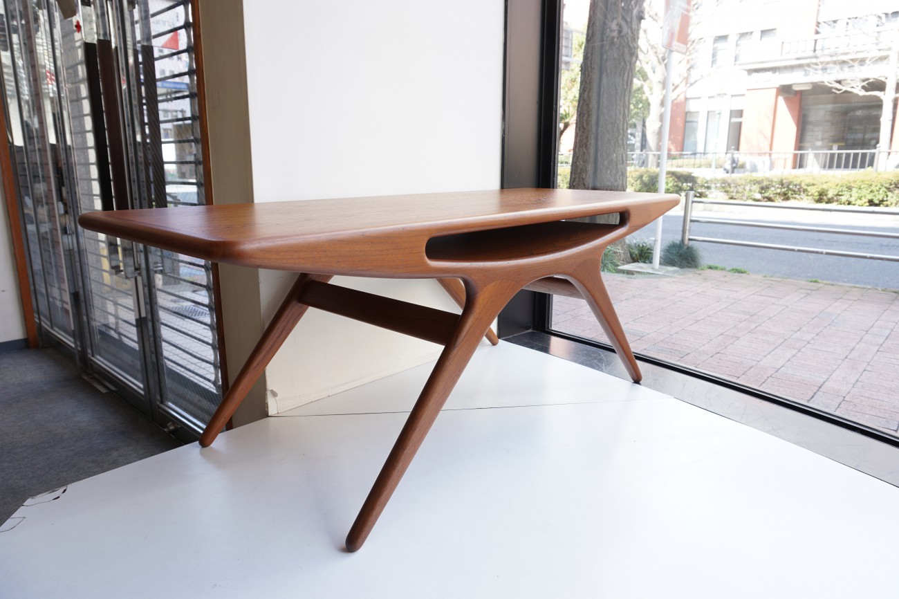 Johannes Andersen Smile Ufo Table Cfc Silkeborg ヨハネスアンダーセン スマイルテーブル Ufo テーブル 過去販売商品 ヨハネス アンダーセン Johannes Andersen デザイナーズアイテム テーブル Vintage カリモク60の正規販売店 Deco Boco