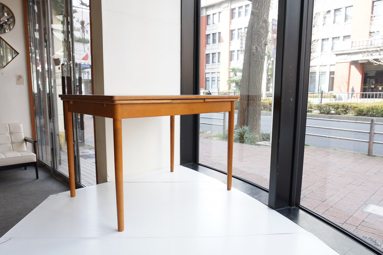 デンマーク製ビンテージのエクステンションダイニングテーブル（チーク）コンパクトサイズ