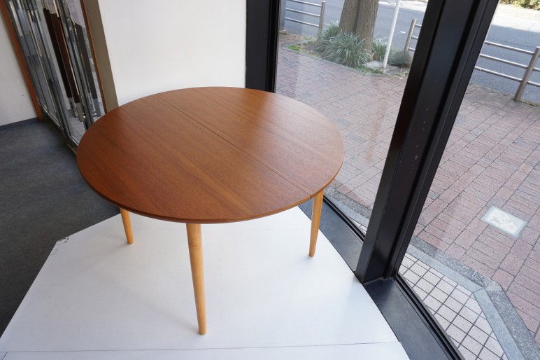 FARSTRUP extension round dining table（teak×beech） / チークxビーチ エクステンション ラウンドダイニングテーブル
