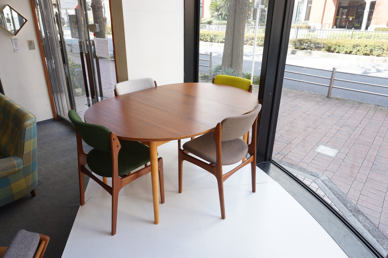 FARSTRUP extension round dining table（teak×beech） / チークxビーチ エクステンション ラウンドダイニングテーブルとErik Buch（エリックバック）Model49 チェア（チーク）Kvadrat（クヴァドラ）