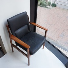 アルネヴォッダーデザインのシバスト社製ビンテージのローズウッド アームチェア（Arne Vodder Rosewood 431 Armchair Sibast Furniture）を展示致しました。