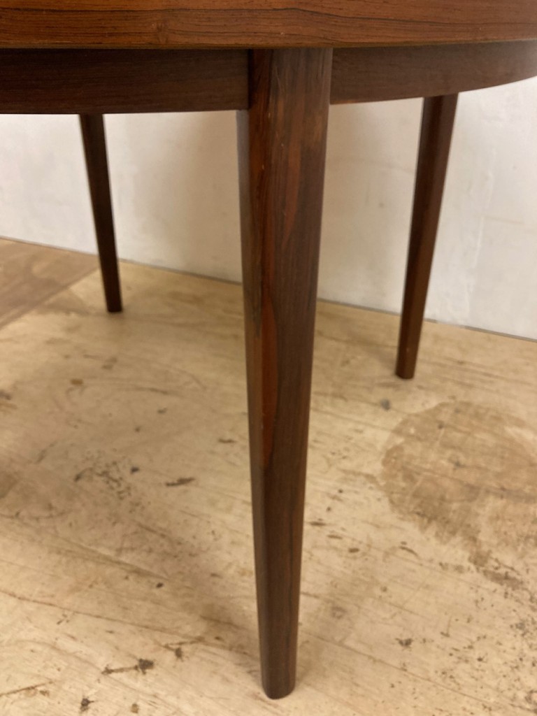 ラウンドダイニングテーブル（Round Dining Table）/ ローズウッド（Rosewood）