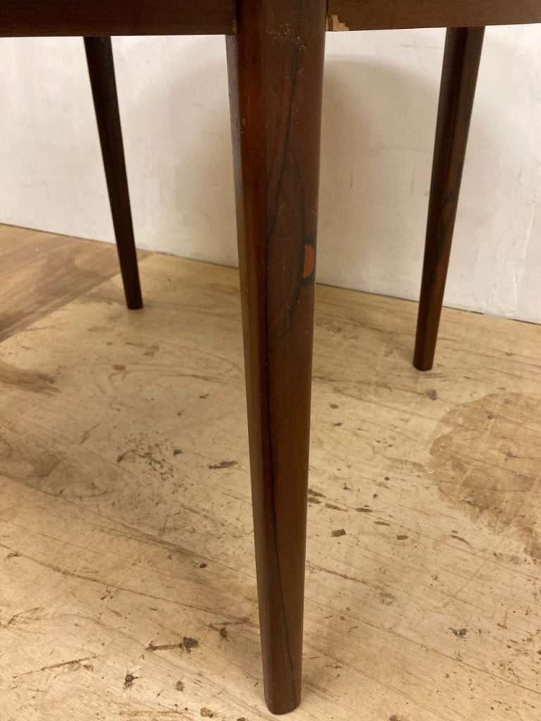 ラウンドダイニングテーブル（Round Dining Table）/ ローズウッド（Rosewood）