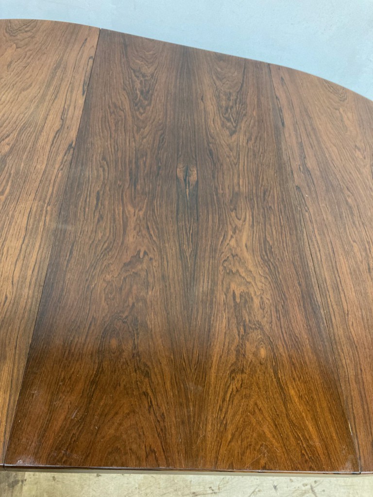 ラウンドダイニングテーブル（Round Dining Table）/ ローズウッド（Rosewood）