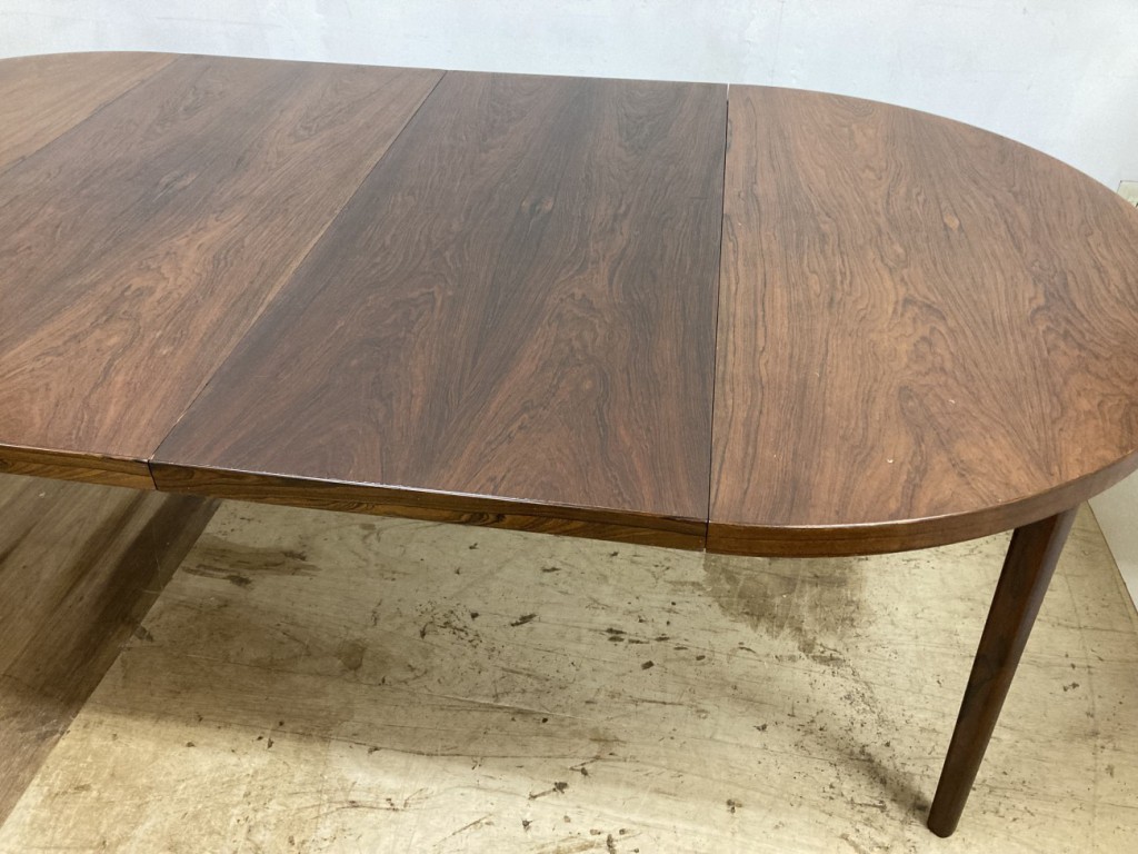 ラウンドダイニングテーブル（Round Dining Table）/ ローズウッド（Rosewood）